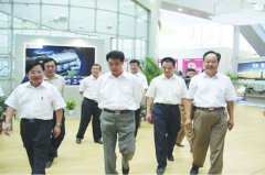 山东省副省长孙守璞（中）、潍坊市委原书记张新起（左一）、副市长蒋文彩（