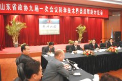 刘希山教授出席山东省政协会议。 （右二为时任山东省委书记张高丽，右一为
